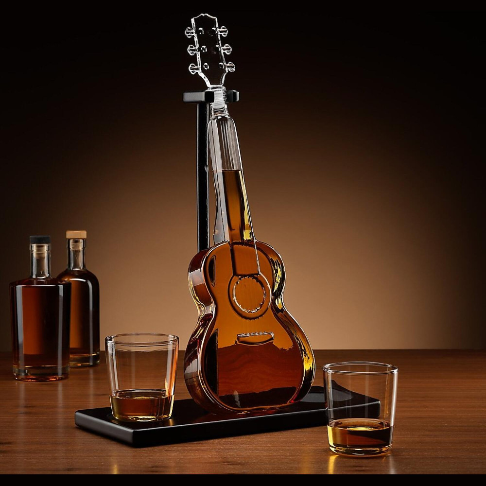 Γυάλινο Σετ Ποτού The Source Connoisseur Creations Guitar Decanter Set σε Σχήμα Κιθάρας με 1 x Καράφα Σερβιρίσματος με Πώμα / Ξύλινη Βάση & 2 x Ποτήρια (5056327921691)