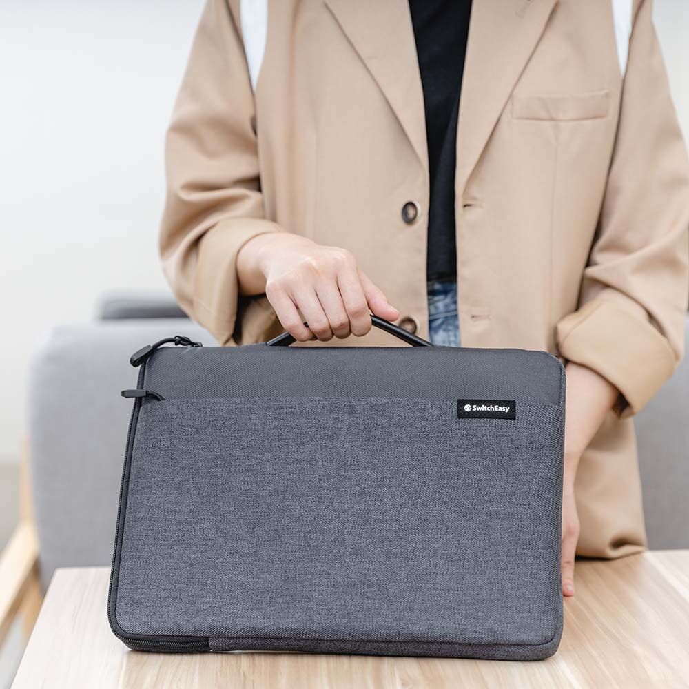 SwitchEasy Urban - Θήκη / Τσάντα Sleeve για Apple MacBook Pro 14" 2021 με Ενσωματωμένη Θήκη για Apple AirTag - Black (GS-105-232-294-11)