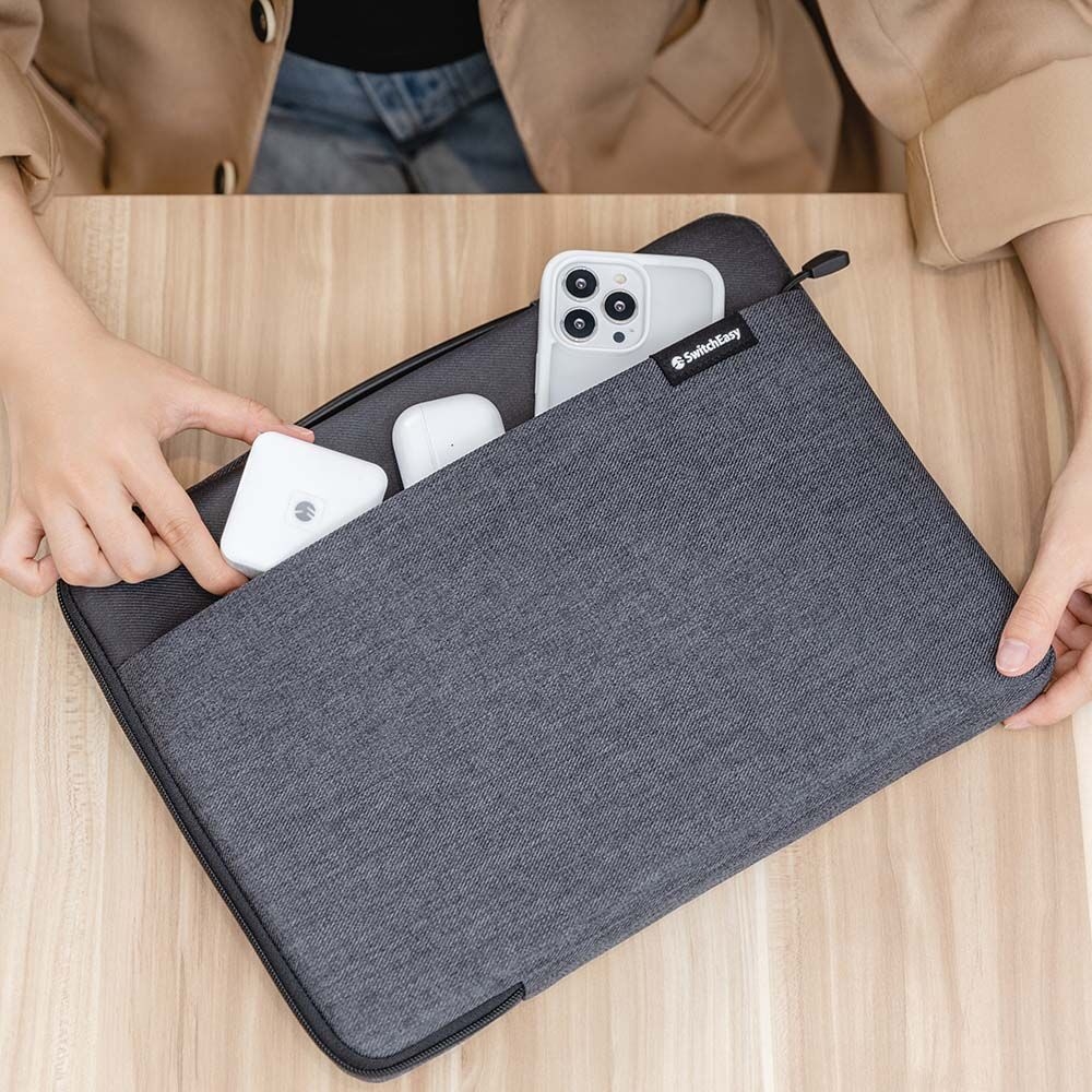 SwitchEasy Urban - Θήκη / Τσάντα Sleeve για Apple MacBook Pro 14" 2021 με Ενσωματωμένη Θήκη για Apple AirTag - Black (GS-105-232-294-11)