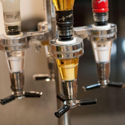 The Source Winning 4 Bottle Optic Bar Butler - Βάση με Περιστρεφόμενο Διανομέα Ποτών 4 Θέσεων / Σύστημα Σερβιρίσματος Ποτού (5055371506939)