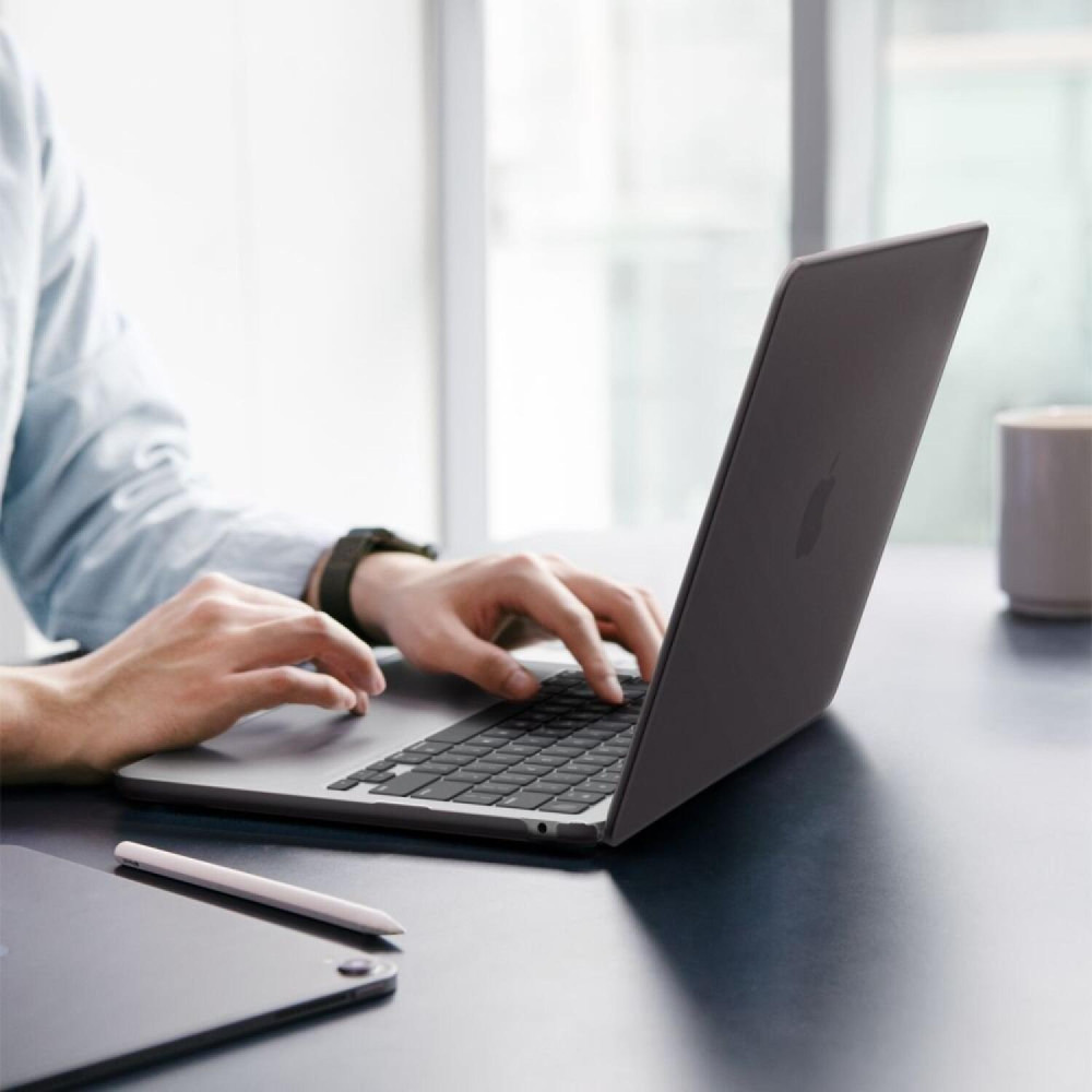 Θήκη MacBook Air 13" M5 2026 / M4 2025 / M3 2024 / M2 2022 Spigen Air Skin Σκληρή - Frost Black (ACS11531)